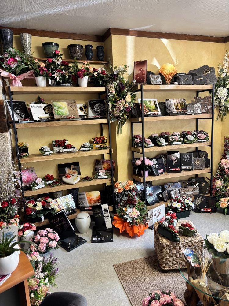 Plaques et vases funéraires